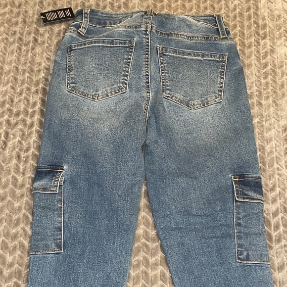 NWT Regeneration Celebrity Pink Mid-Rise Cargo Skinny Jeans.  Size 1/25. - Picture 7 of 9